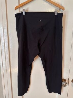 lululemon athletica Women’s Black Capri Leggings